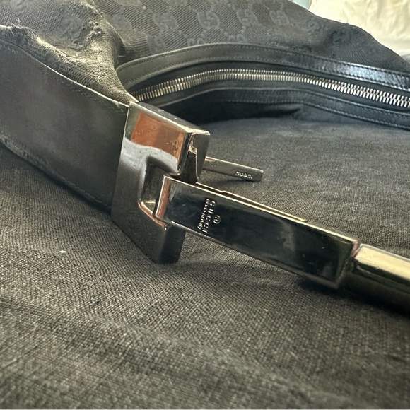 Authentic GUCCI Canvas Hobo Purse - GG Pattern - Style 01233 - Pre-Owned Classic - Picture 5 of 11